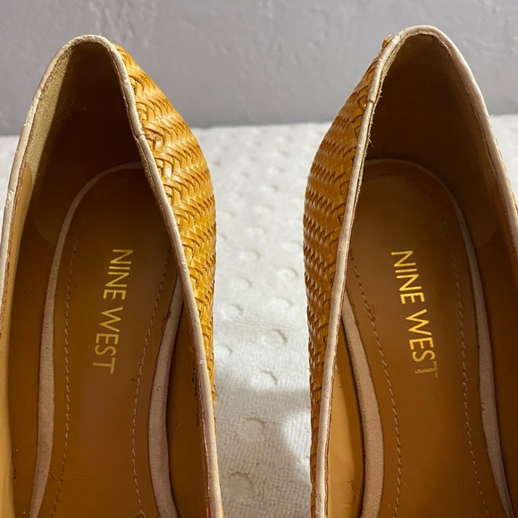 NINE WEST Woven Cream and Yellow Spectators - Picture 14 of 14